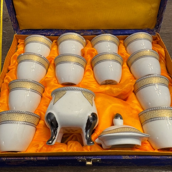 ✨ Vintage 14pc 24K Gold Greek Key Porcelain Tea & Sake Set - Picture 2 of 12